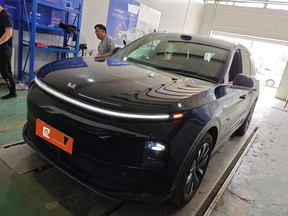 那 汽车 2025 L6 专业版 聪明的 更新 版 自动的
