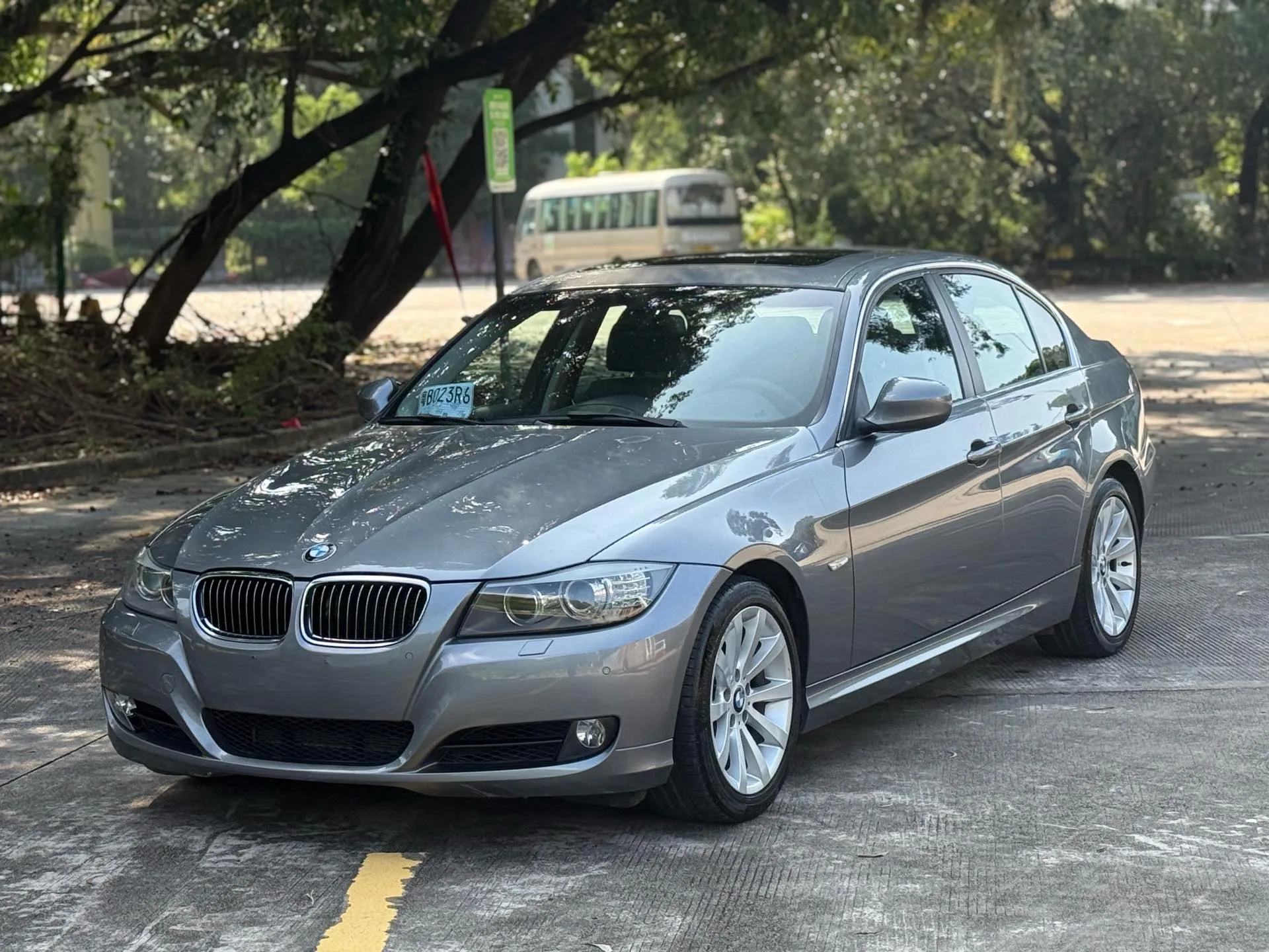 BMW 3 Series (Imported) 2010 Model Year 325i Luxury