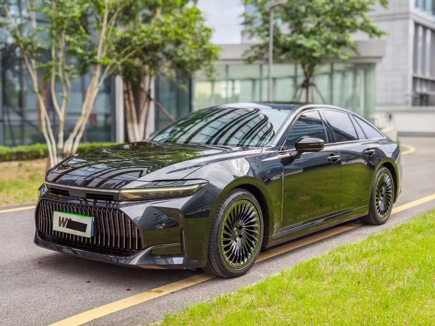 Toyota Crown (Imported) 2024 Model Year Crown 2.5 CVT Premium Edition Automatic Transmission