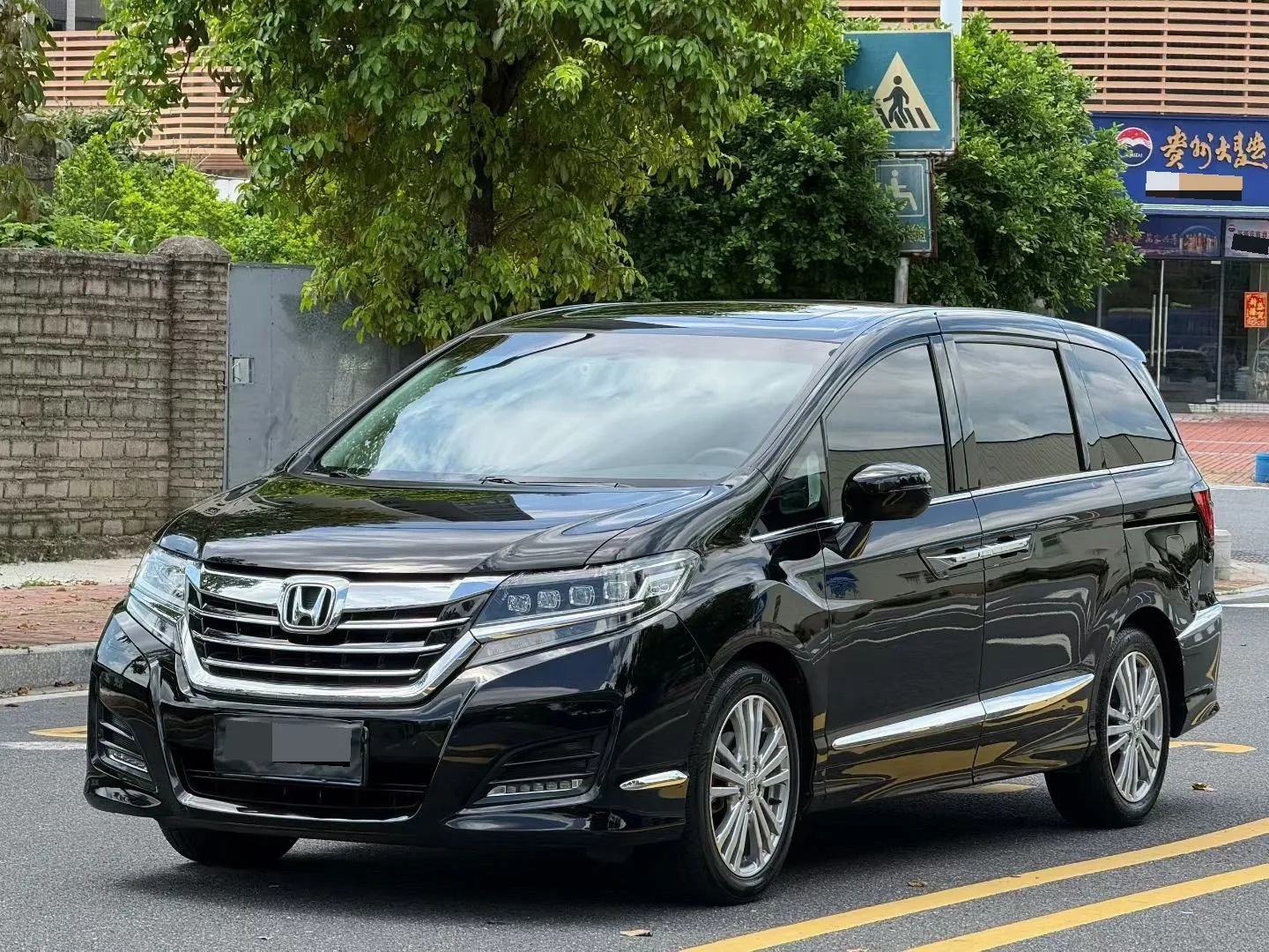 Elysion 2016 2.4L Luxury Edition