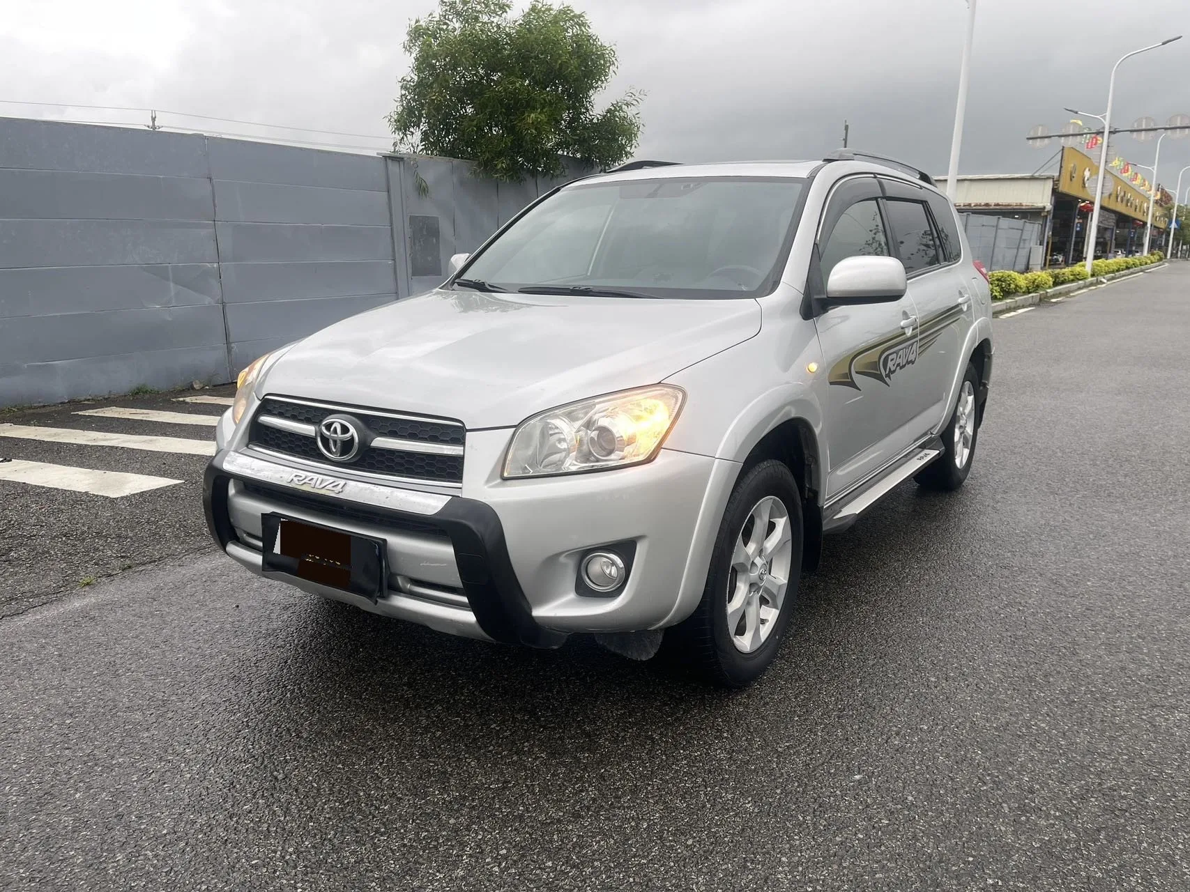 2010 RAV4 2.4L Automatic Luxury Upgrade Edition