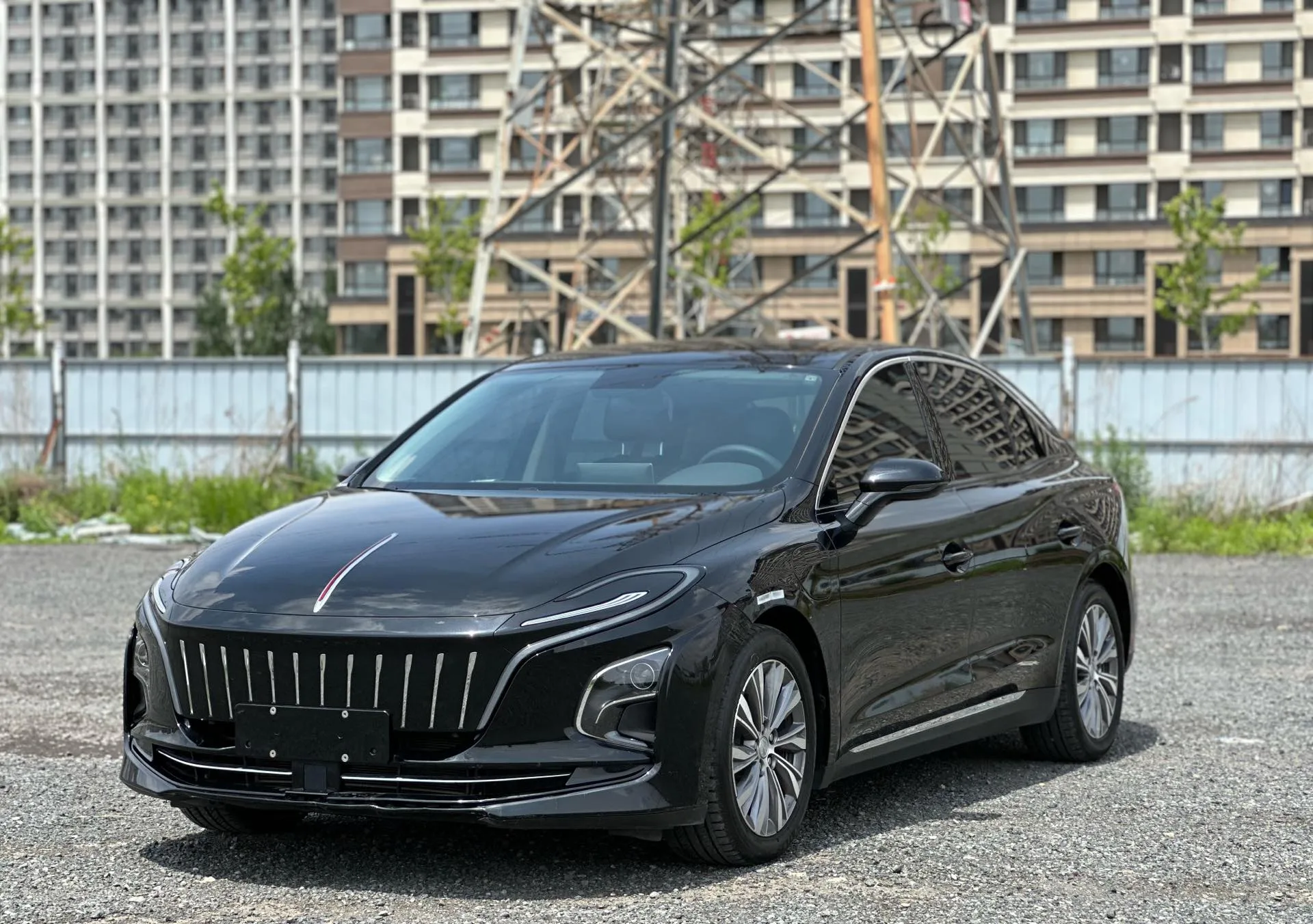 Hongqi E-QM5 2024 Model 610km Plus