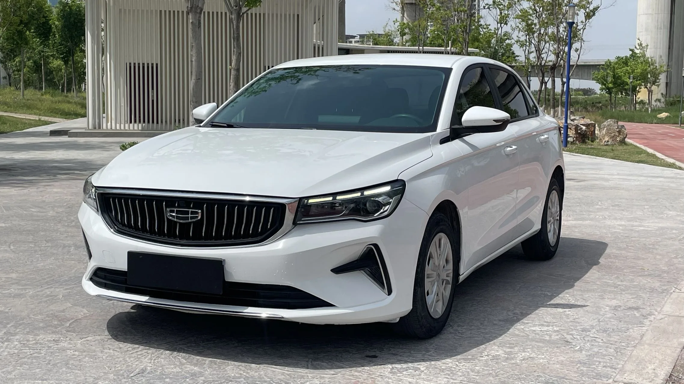 Geely 2023 Emgrand Sedan 1.5 Luxury Manual Transmission