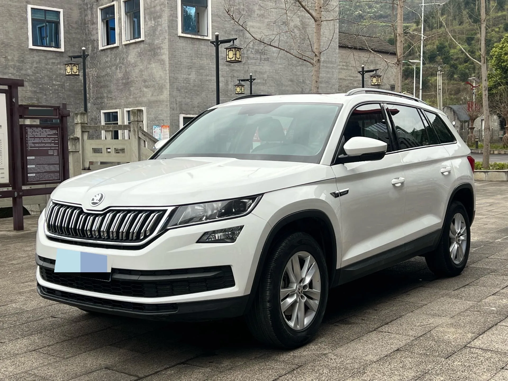 2019 Kodiaq Facelift TSI330 5-seater 2WD Standard Edition (China V Emission Standard)