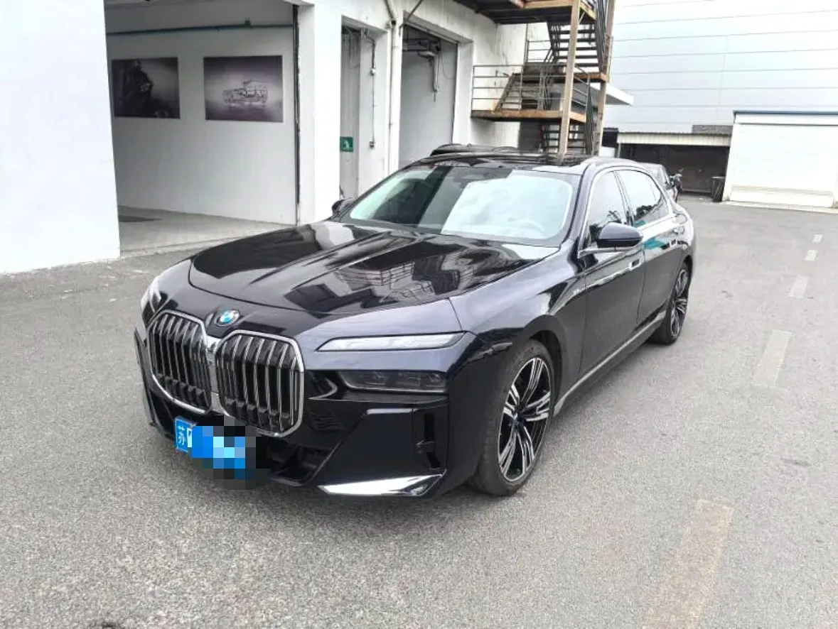 BMW 7 Ряд (Импортный товар) 2023 740 ли 48 В 3,0 Т Лидерство М Спорт Упаковка Автоматический