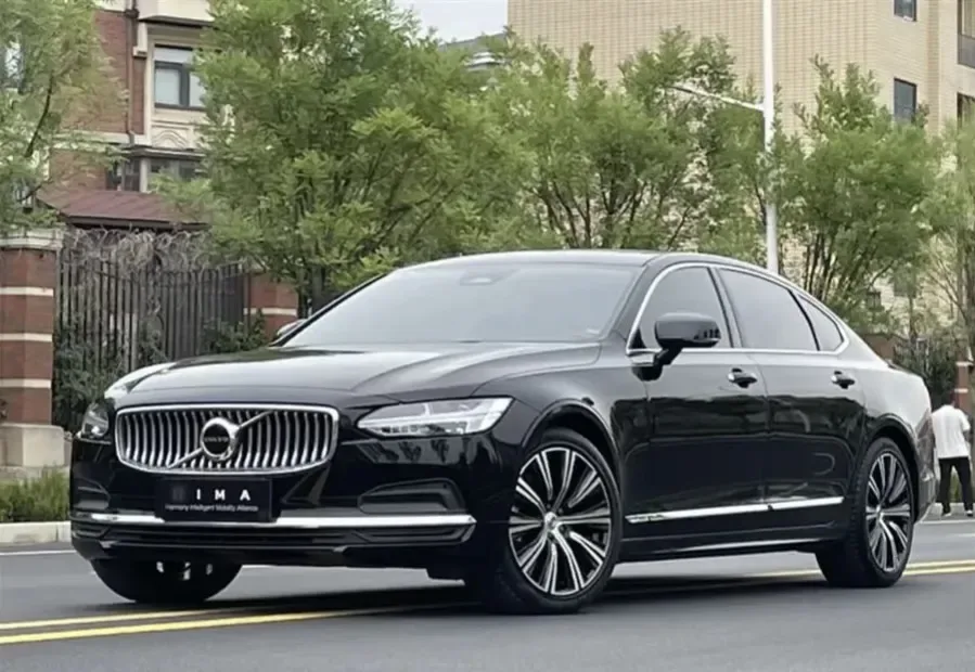 2022 Volvo S90 B5 Smart Comfort Luxury Edition