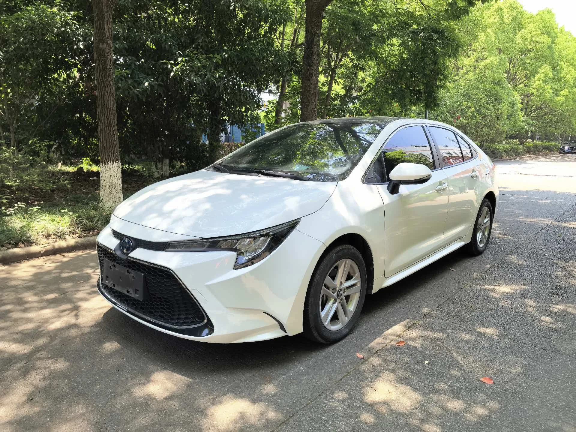 Levin 2022 Hybrid 1.8H E-CVT Leading Edition