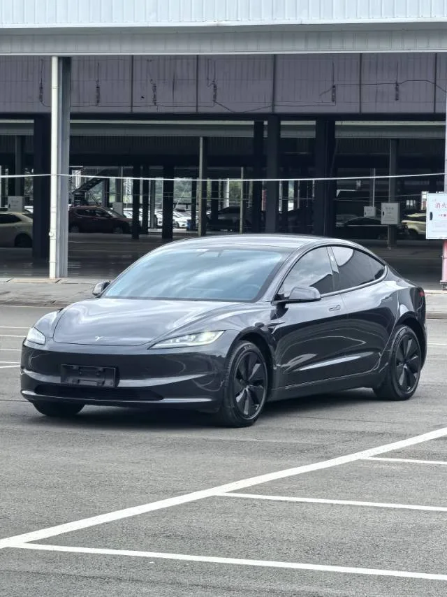 Model 3 2023 Rear-Wheel Drive