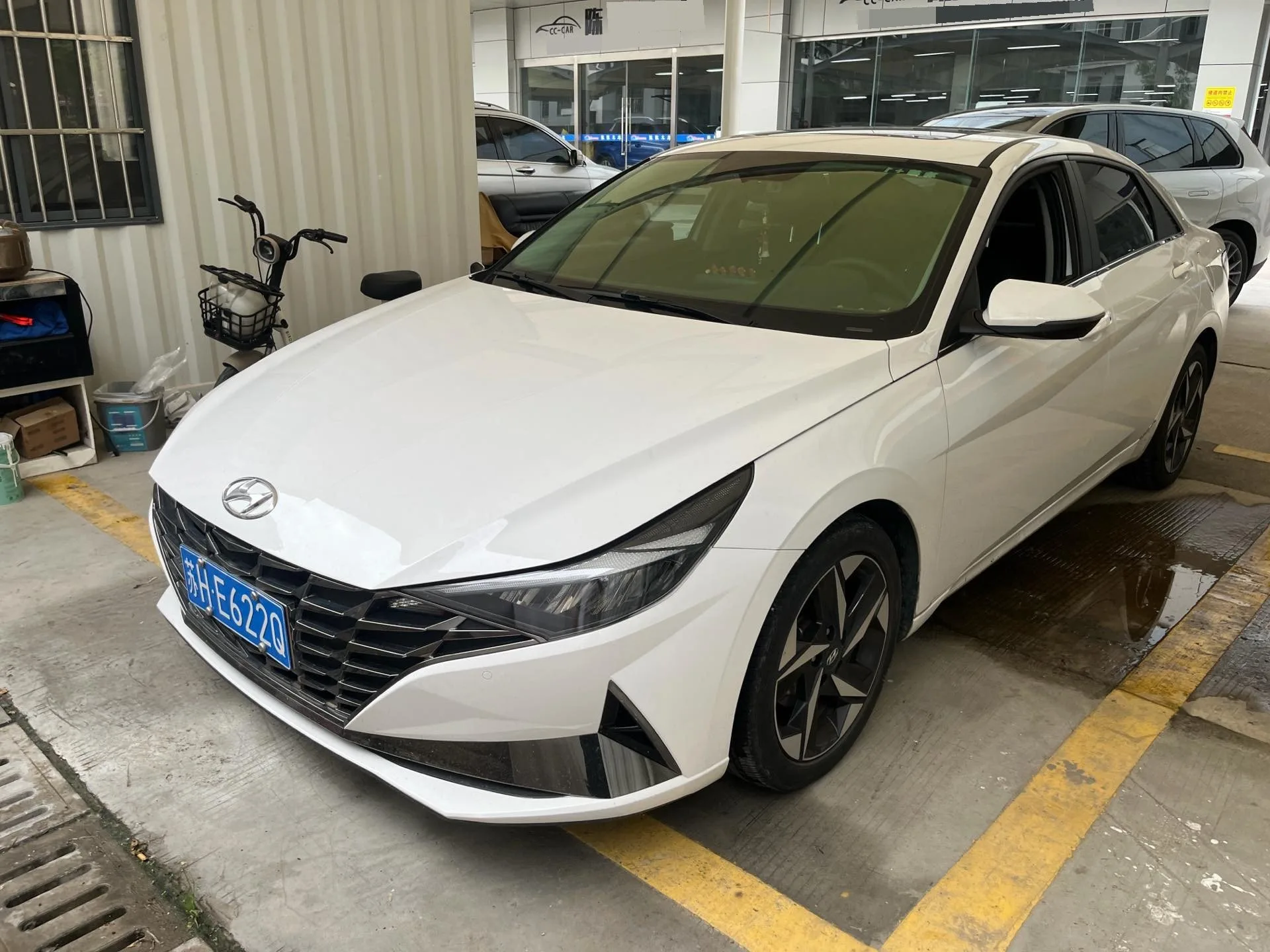 Hyundai Elantra 2021 1.5L CVT LUX Premium Edition