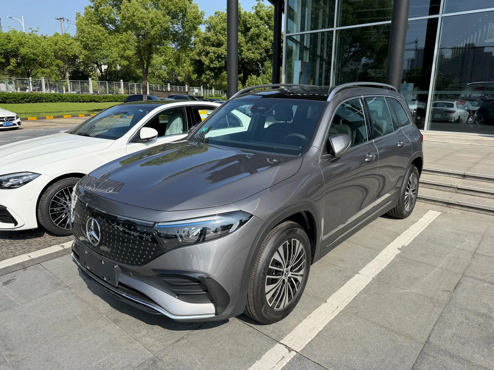 2025 Mercedes-Benz EQB 260 (Automatic)