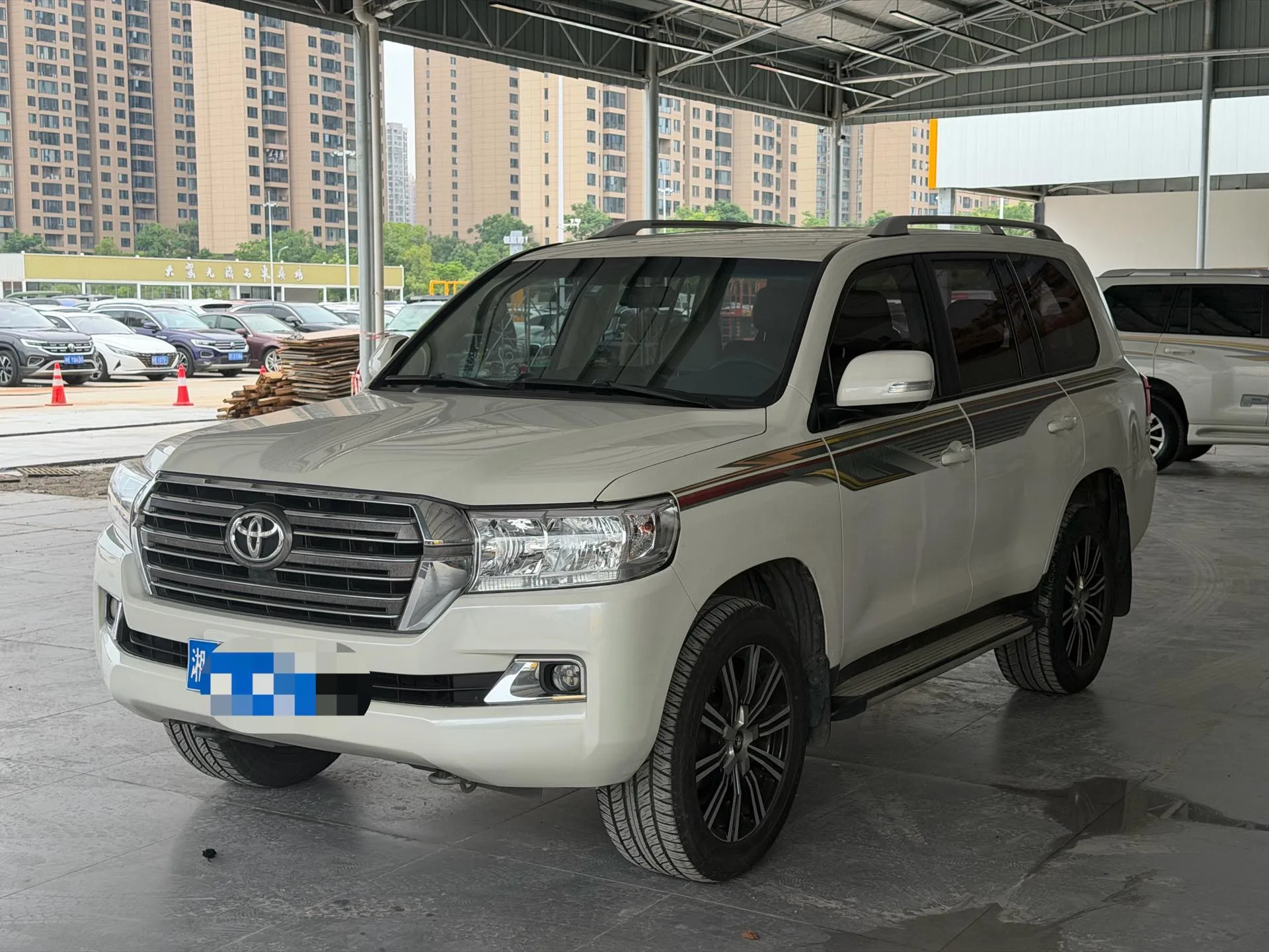Land Cruiser (Imported) 2015 Model Year 4.0L V6 Middle East Limited Edition