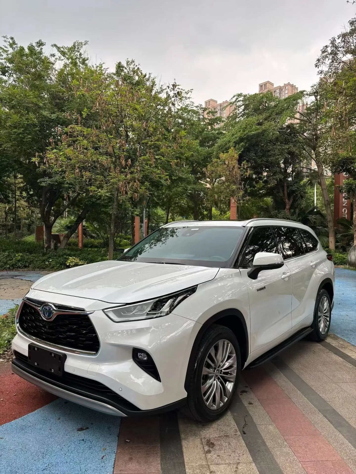 Toyota 2023 Highlander Hybrid 2.5 CVT Smart Hybrid AWD Premium Edition 7-Seater Automatic Transmission