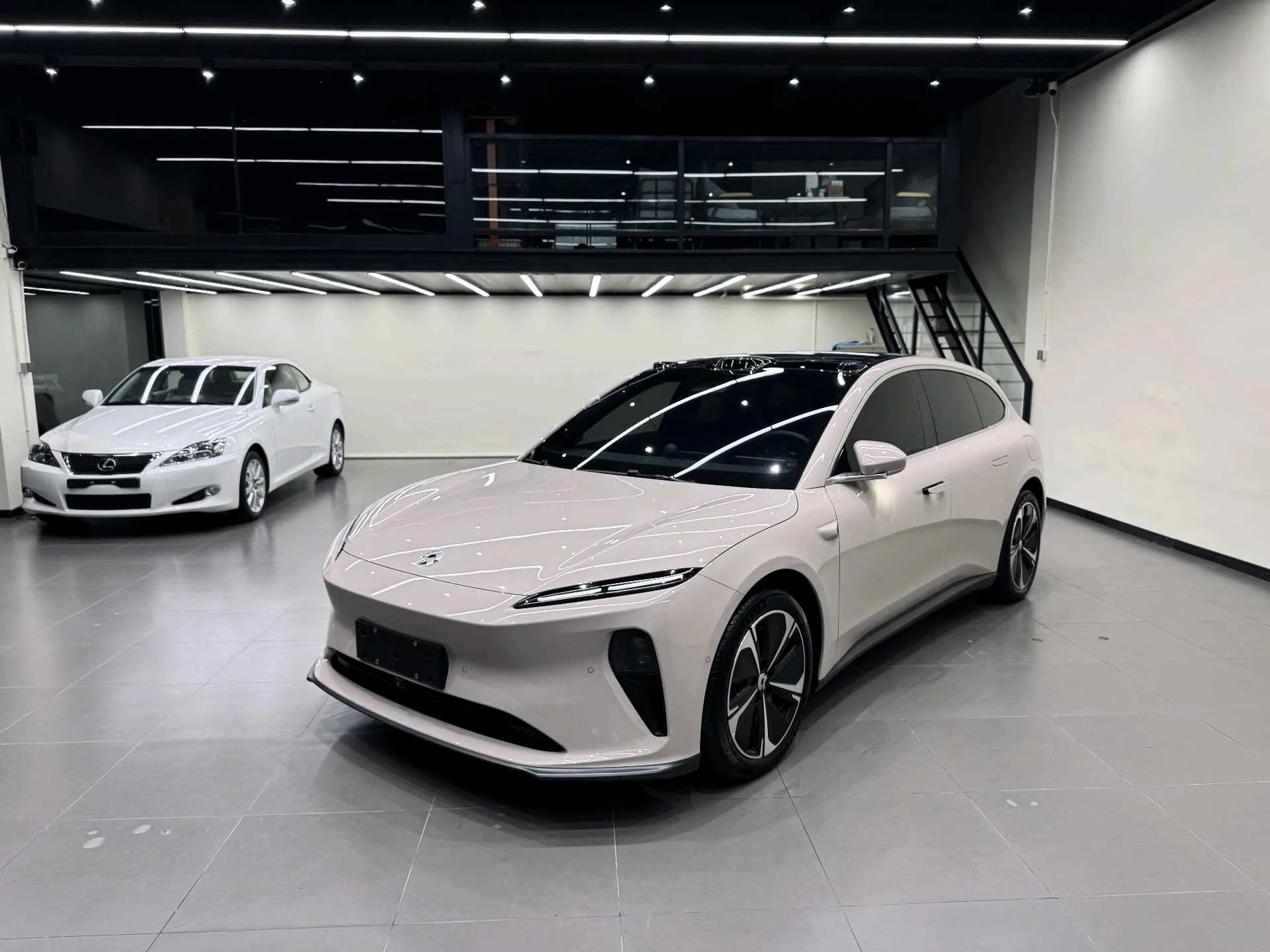 NIO 2025 ET5T 75kWh Touring Automatic