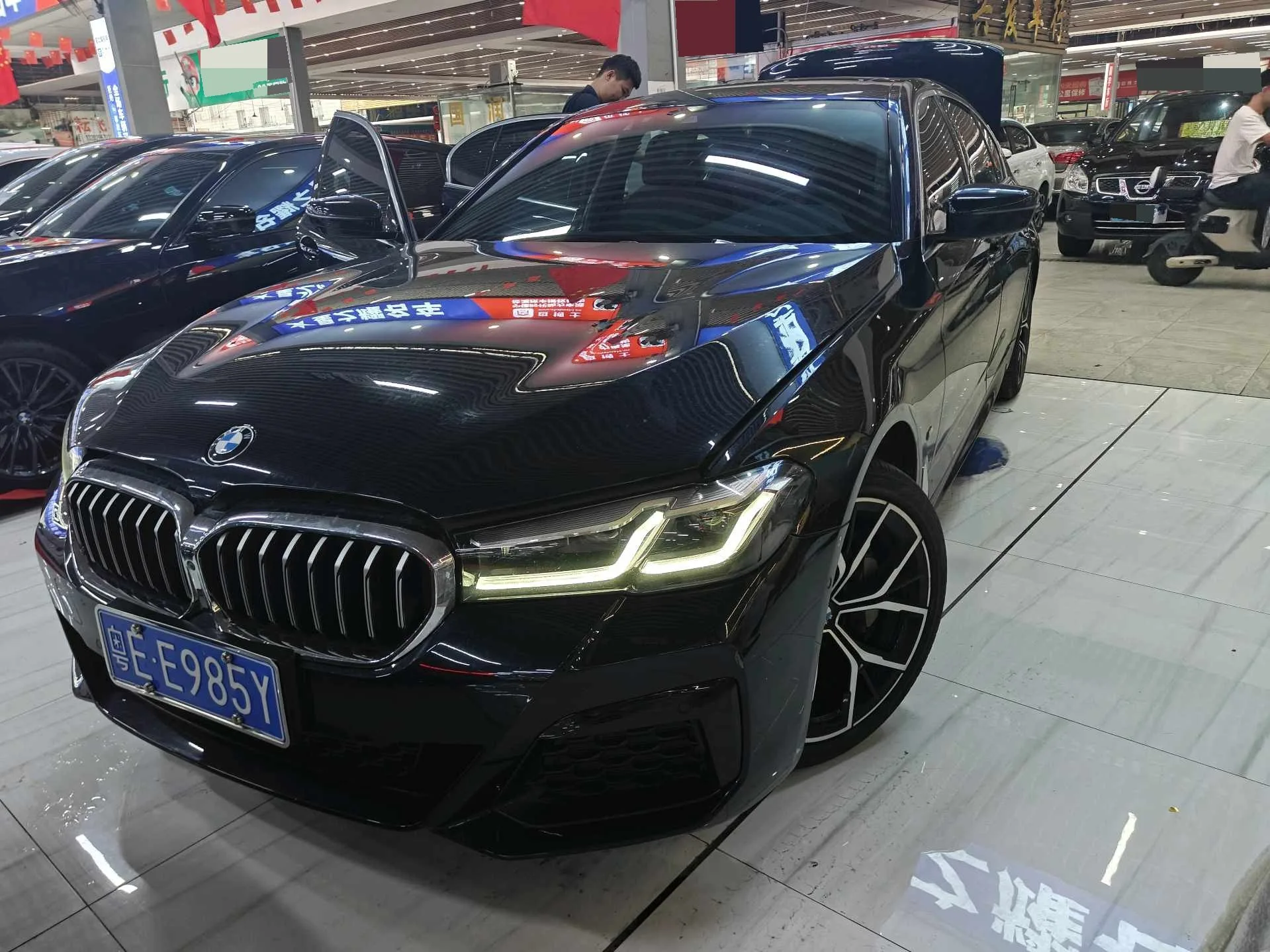 2022 宝马 5 系列 （周期中期） 面部拉皮 2） 530升 优质的 线 和 M 运动 包裹
