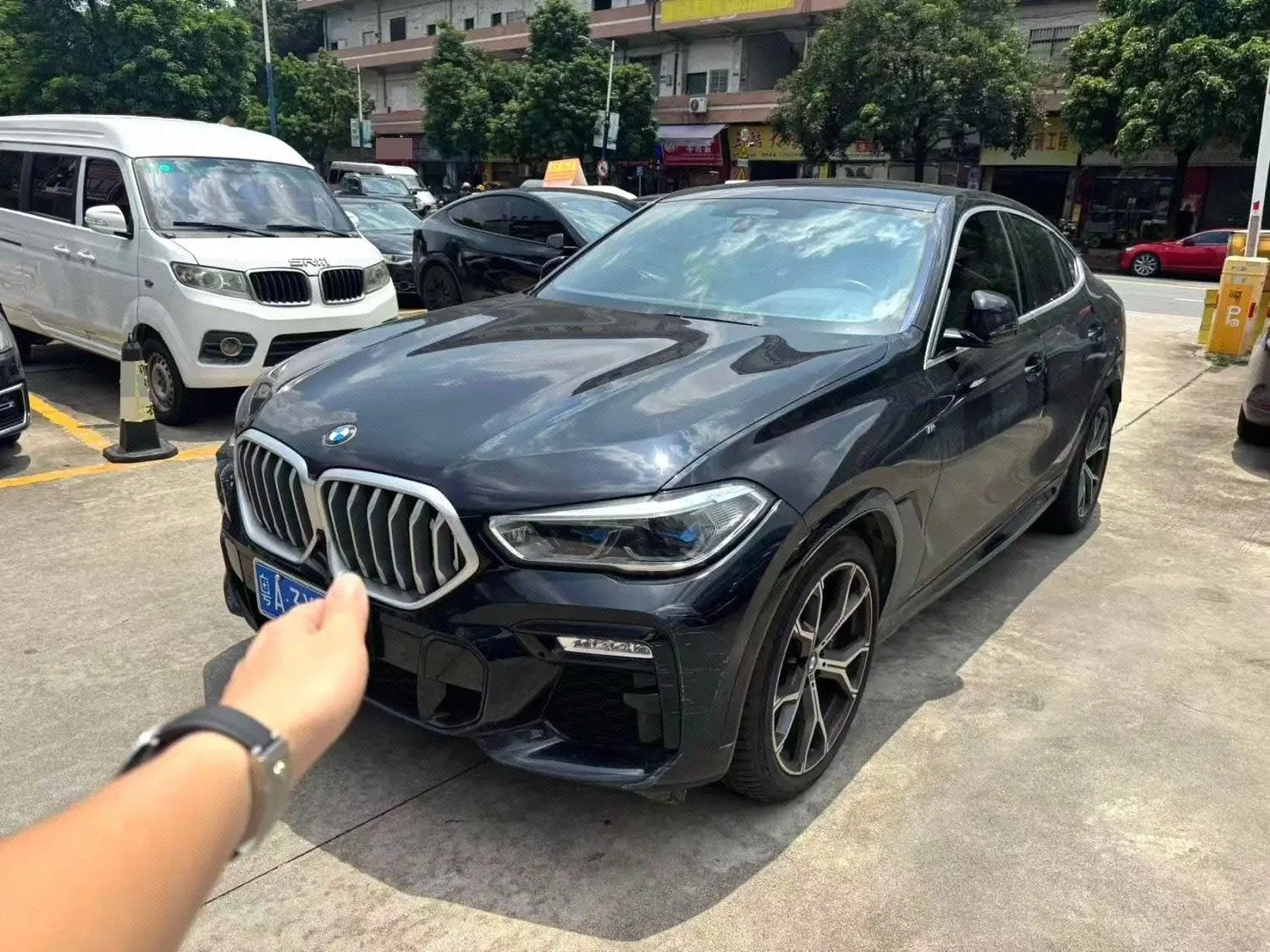2021 BMW X6 Facelift xDrive40i Premium Edition with M Sport Package