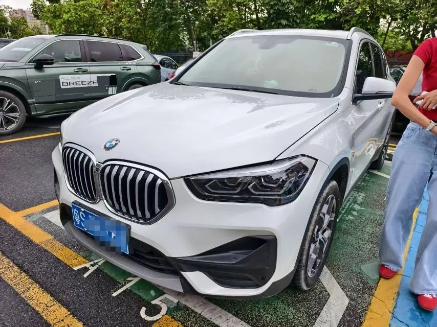 宝马 X1 2022 sDrive25Li 领导 版