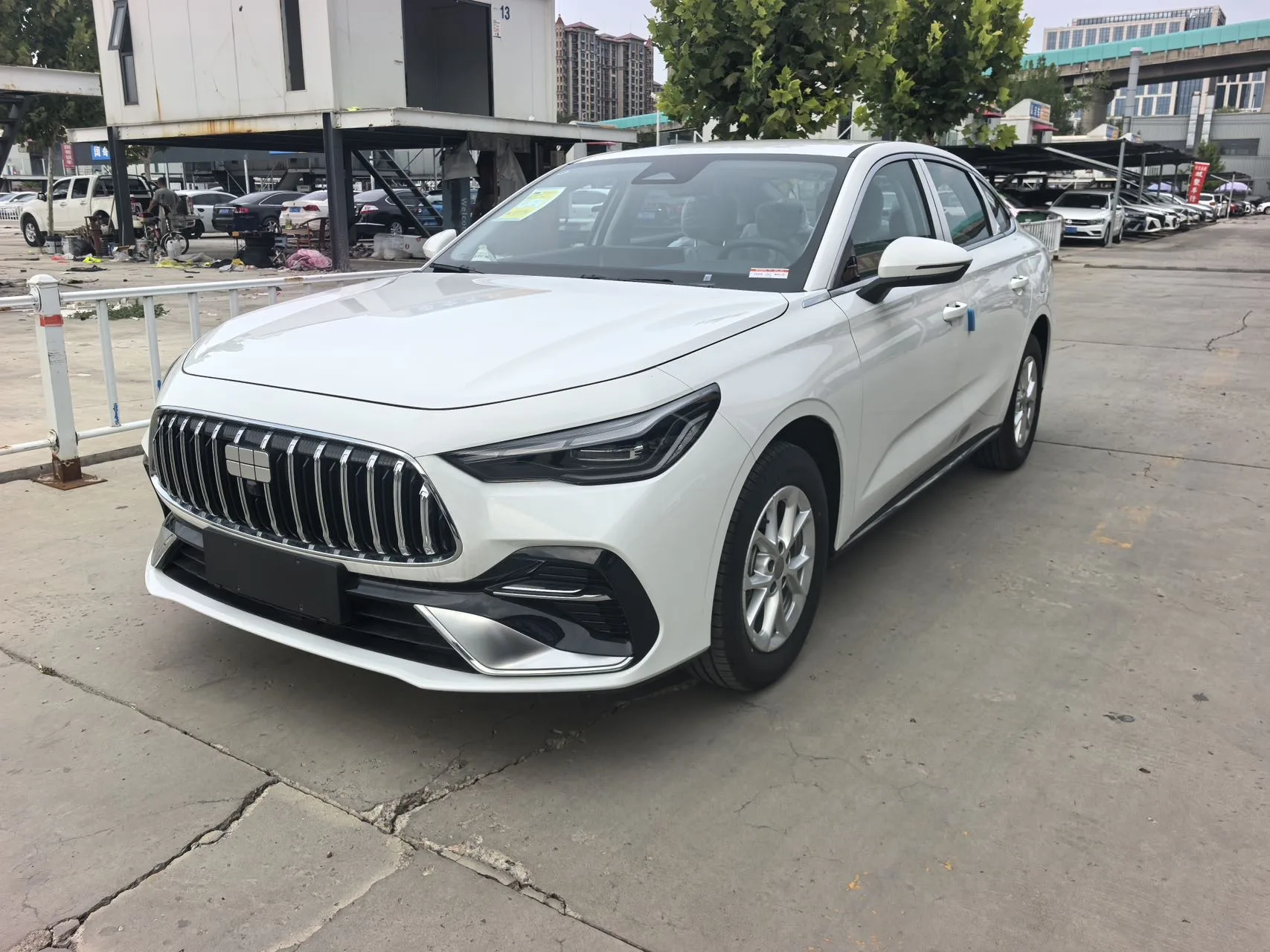 Geely Galaxy 2025 Starry 6 EM-i 1.5 125km Long Range Edition Automatic