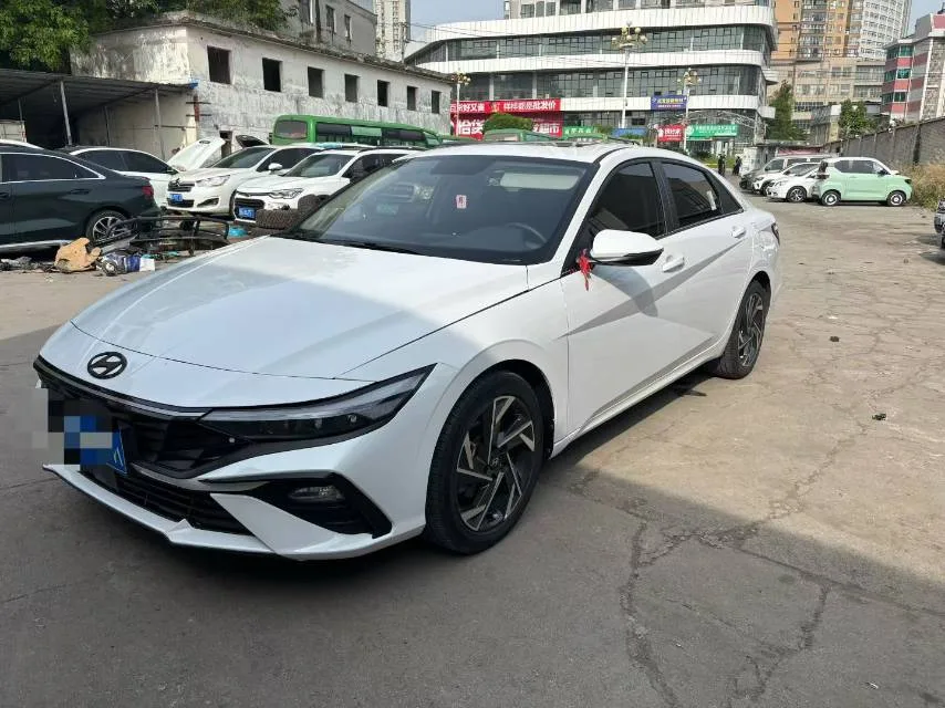 Hyundai Elantra 2022 1.5L CVT LUX Premium Edition