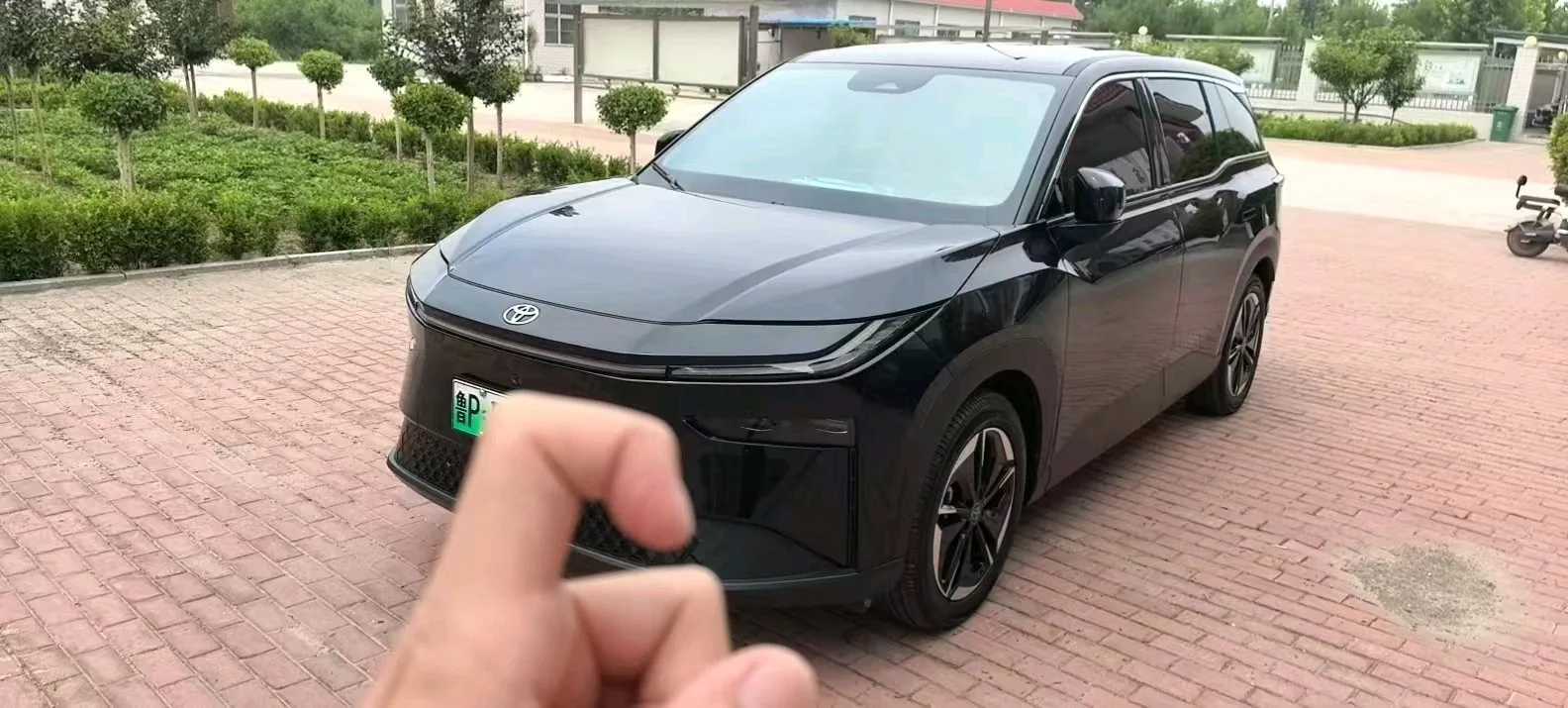 Toyota 2025 Platinum 3X 520 Pro Automatic