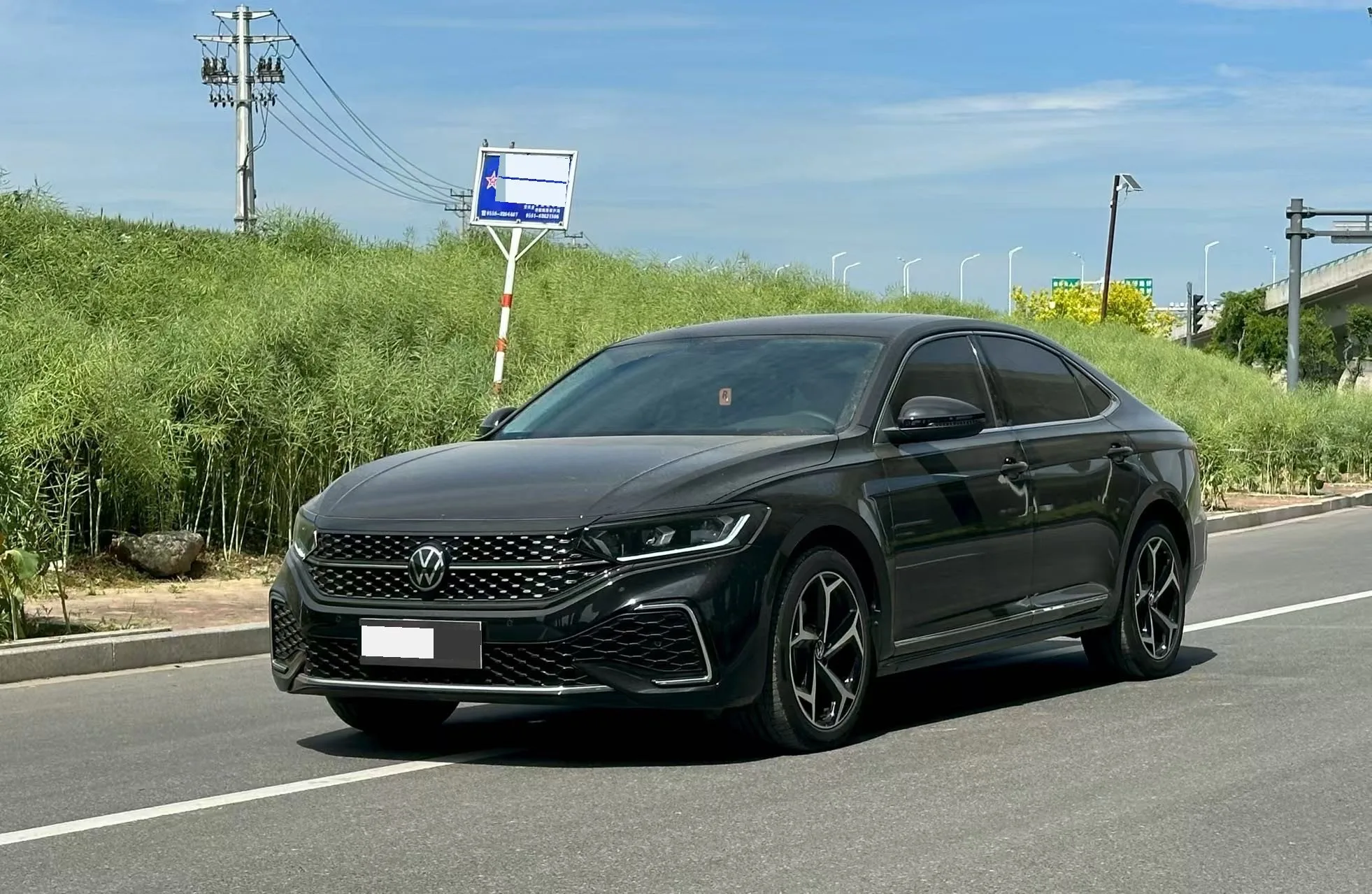 Volkswagen 2025 Passat 2.0TSI 380TSI Outstanding Edition Starry Sky Dragon Edition Automatic Transmission