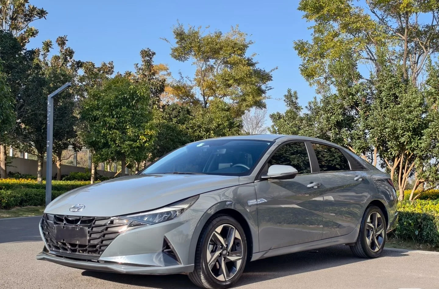 Hyundai Elantra 2022 1.5L CVT LUX Premium Edition