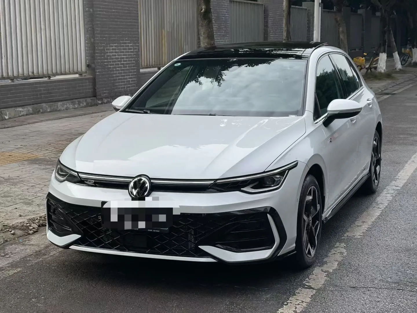 Volkswagen 2025 Golf 8 R-Line 1.5TSI 300TSI Automatic