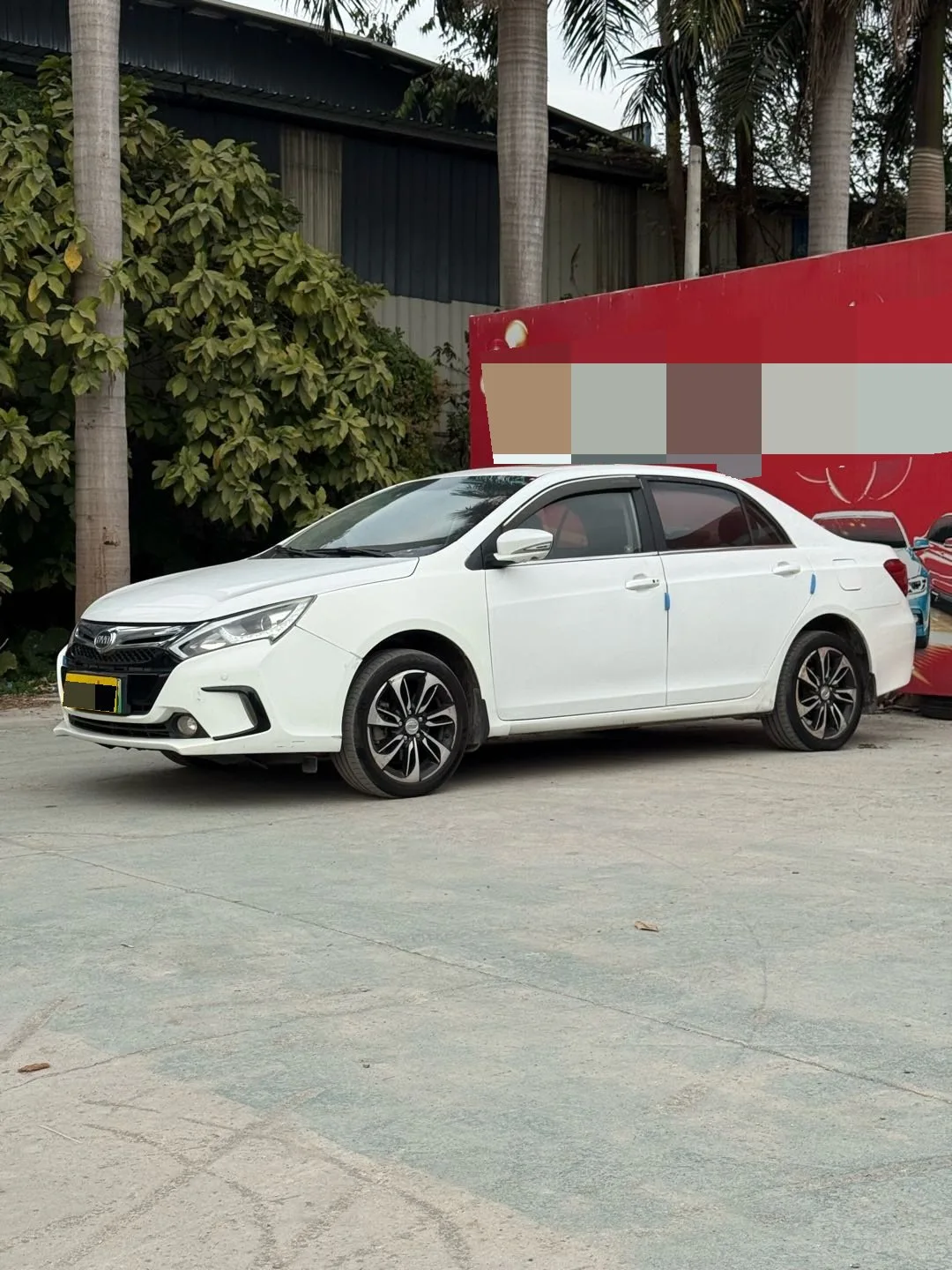 Qin New Energy 2015 Model Year 1.5T Double Crown Flagship Edition