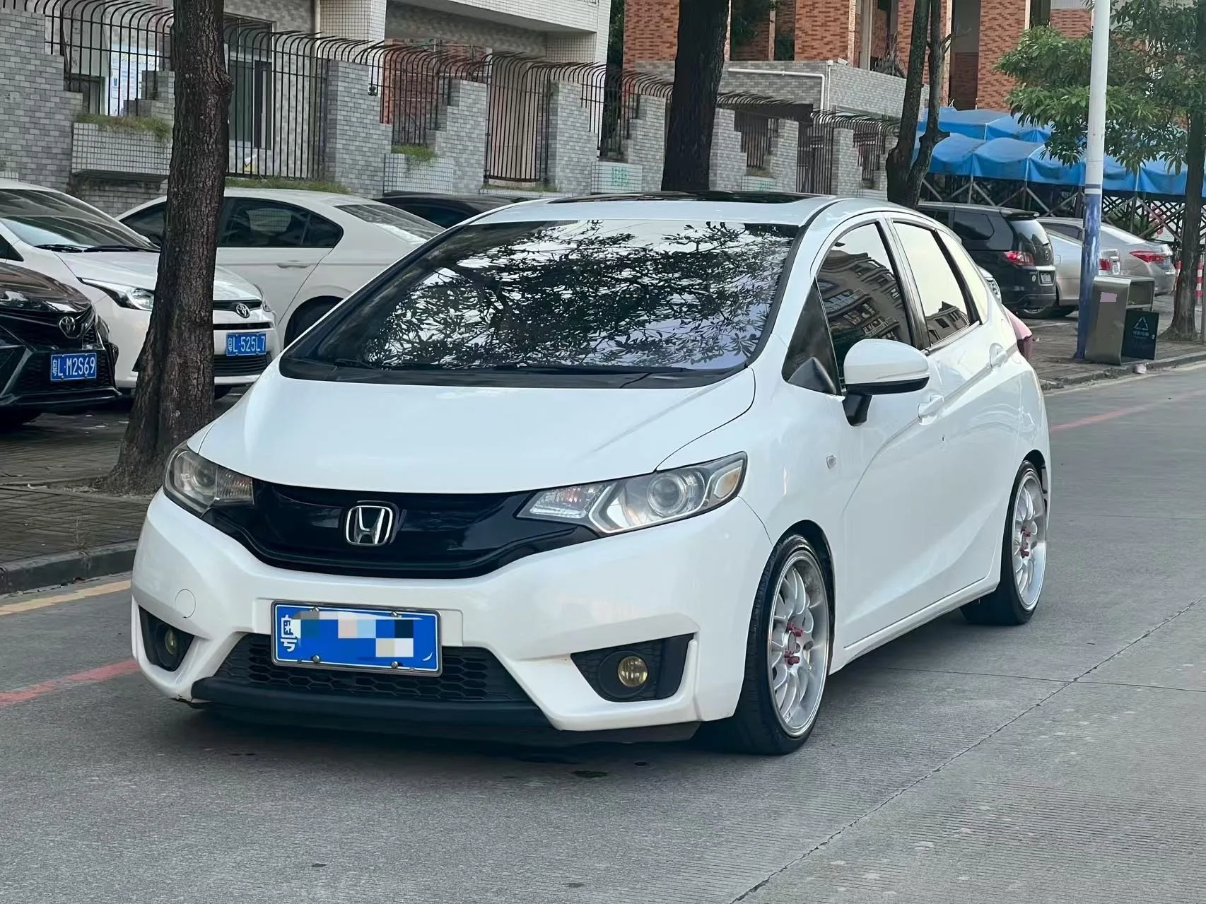 Honda Fit 2016 1.5L LXS CVT Comfort Sunroof Edition