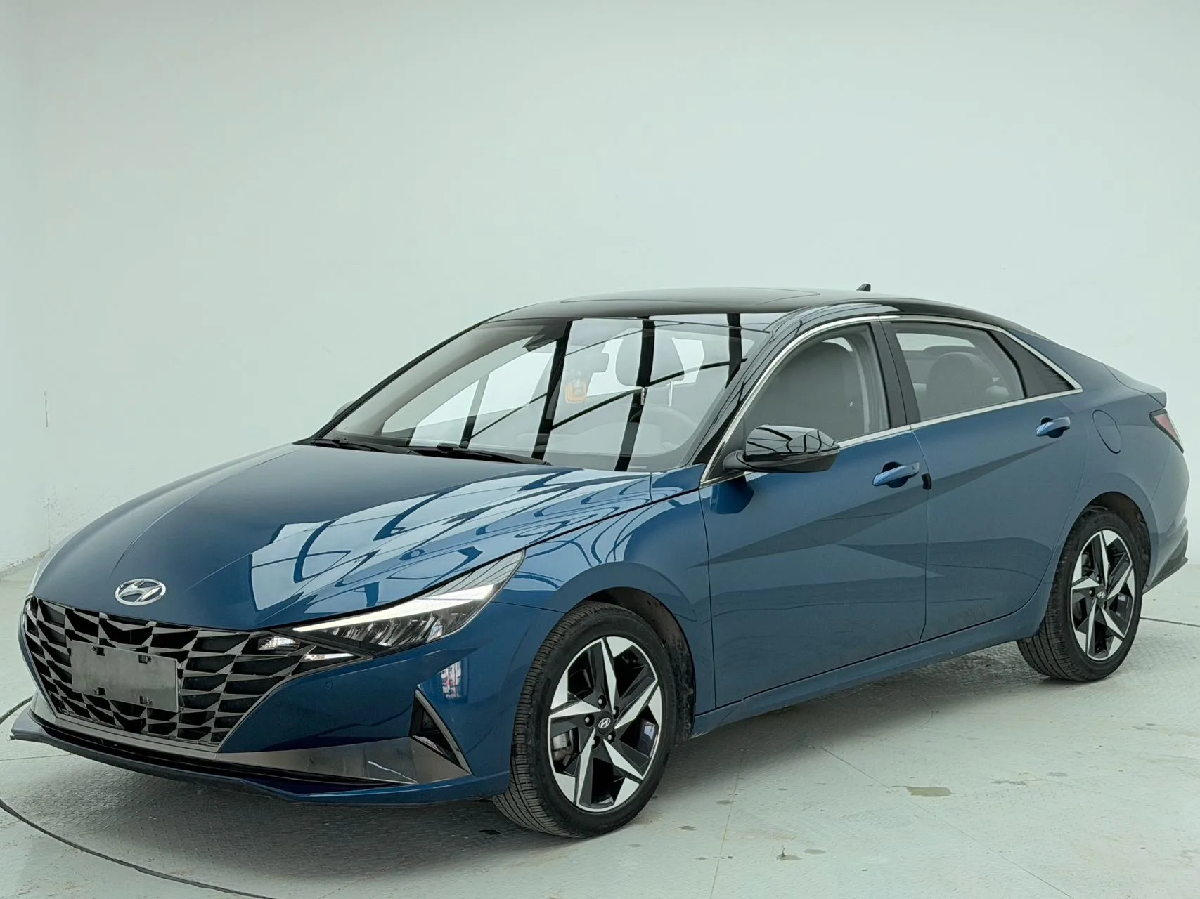 Hyundai Elantra 2022 1.5L CVT LUX Premium Edition