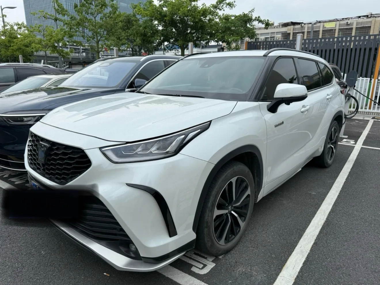 Crown Land Cruiser 2021 2.5L HEV AWD Premium Edition
