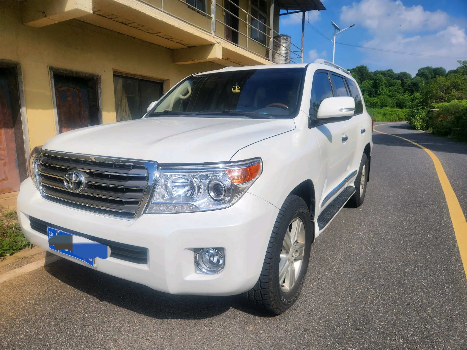 Toyota Land Cruiser (Imported) 2015 Model Year Land Cruiser 5.7 Automatic Transmission
