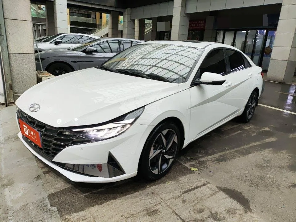 Hyundai Elantra 2022 1.5L CVT LUX Premium Edition