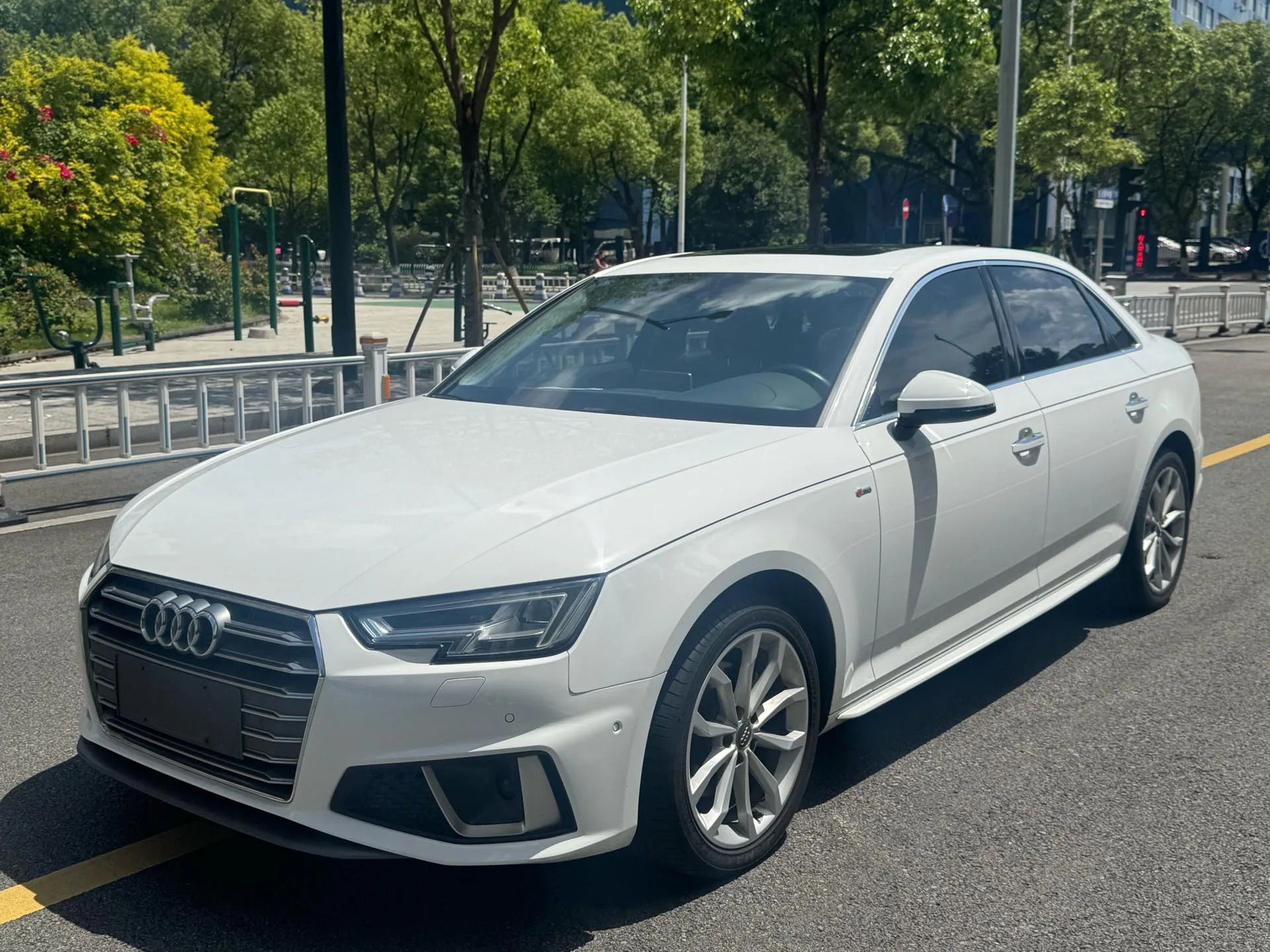 Audi A4L 2019 40 TFSI Fashion Edition (China VI Emission Standard)