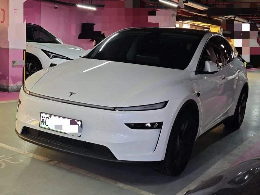 Tesla 2026 Model Y Long Range Rear-Wheel Drive Automatic