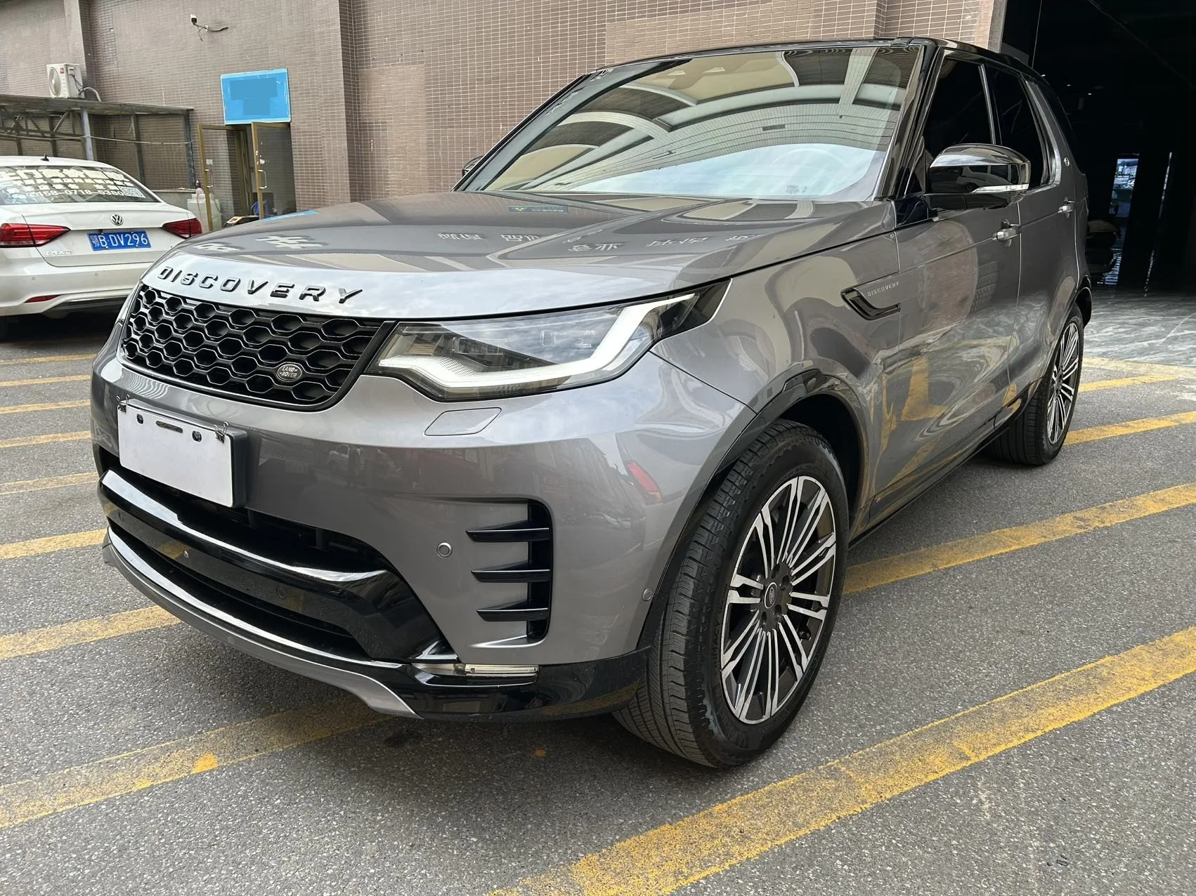 Discover the 2021 360PS R-Dynamic SE