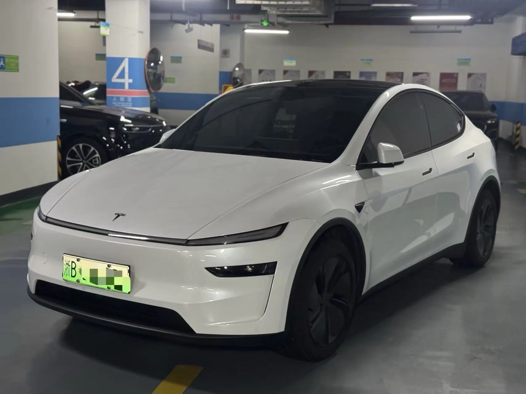 Tesla 2026 Model Y Long Range Rear-Wheel Drive (Facelift) Automatic