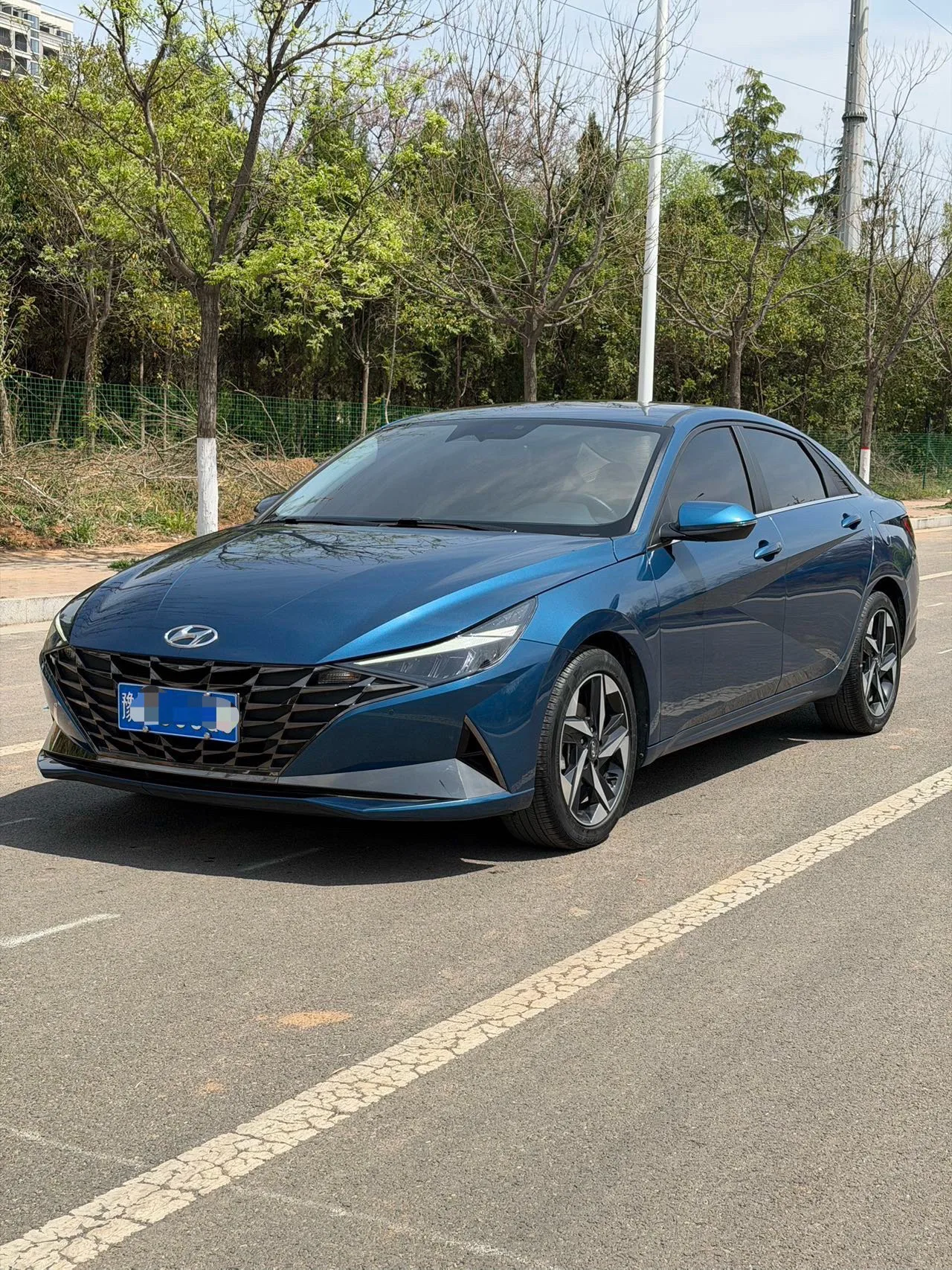 Hyundai Elantra 2022 1.5L CVT LUX Premium Edition