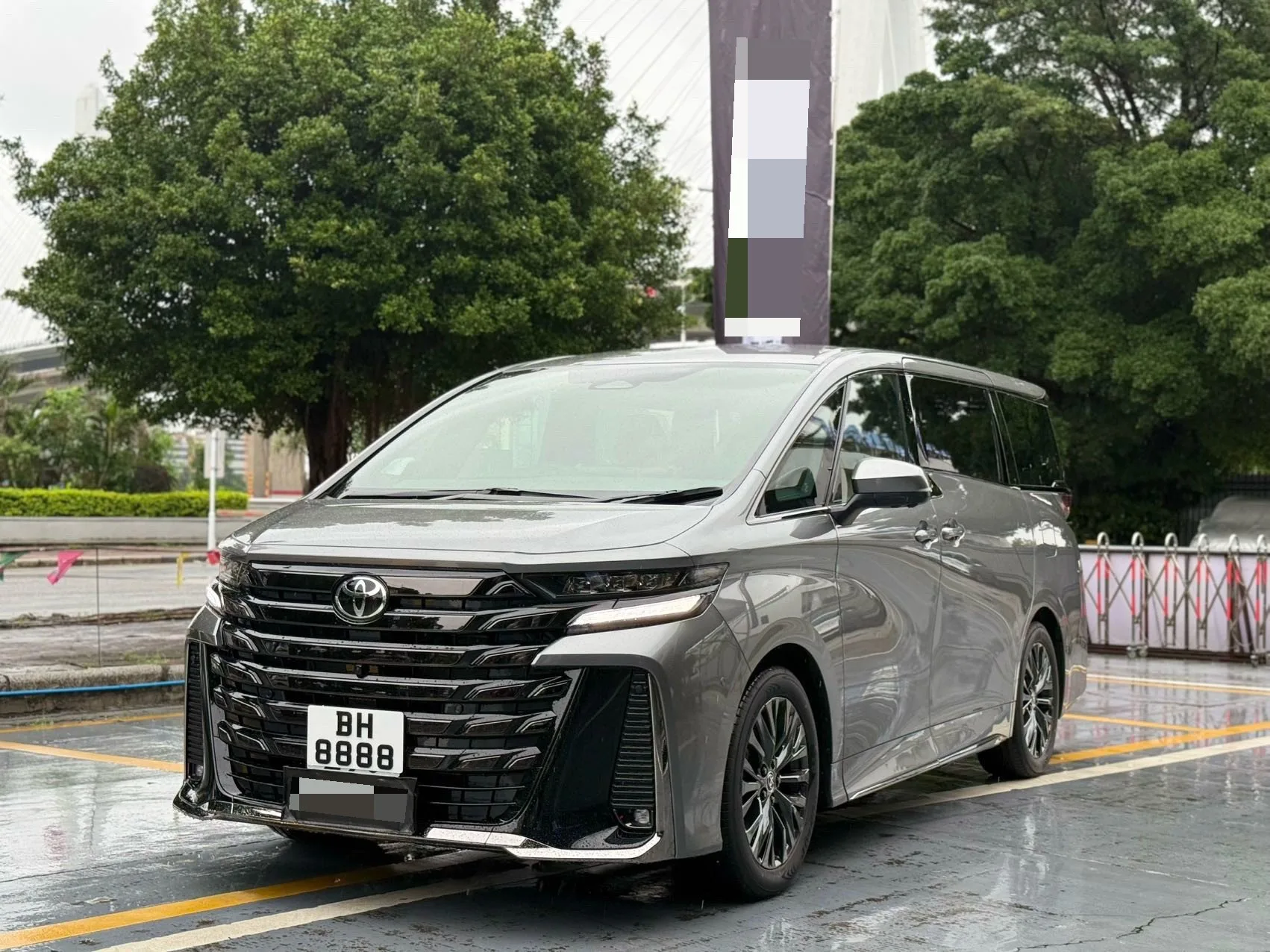Toyota Vellfire (Imported) 2025 Crown Vellfire 2.5 CVT Gold Edition Automatic
