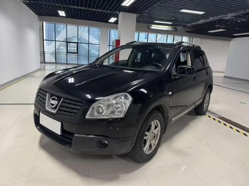 Nissan Тот, у которого густые брови 2010 Двадцать раз вариатор 2WD
