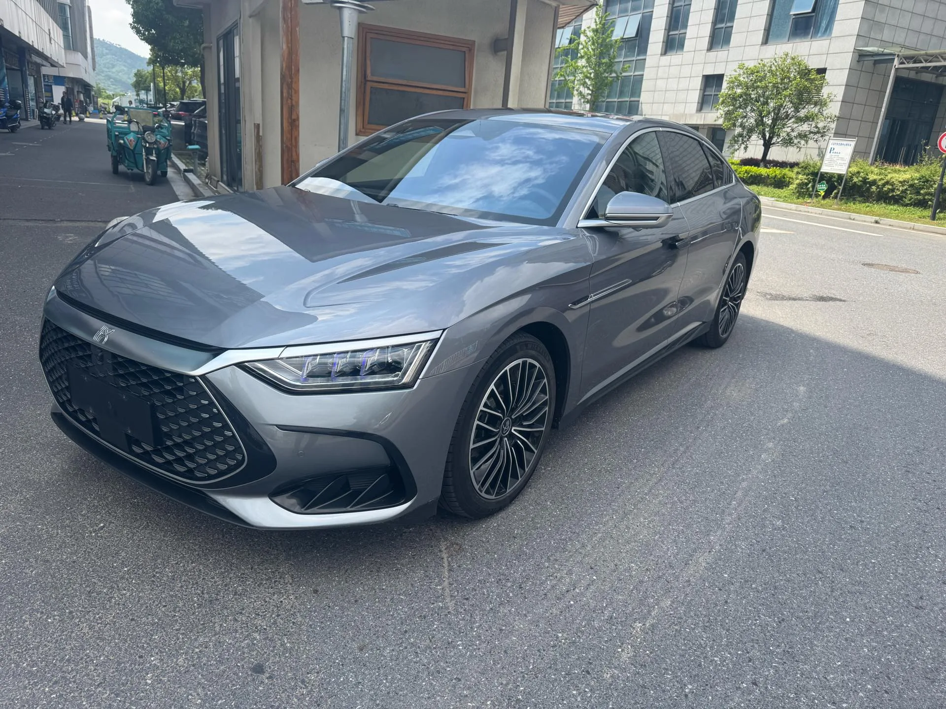 BYD 2023 Han DM-i 1.5T CVT Champion Edition 121KM Premium Automatic