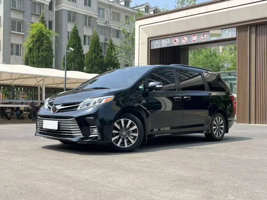 Toyota Sienna (Imported) 2019 Model Year Sienna 3.5 XLE Premium 4WD 7-Seater U.S. Specification Automatic Transmission