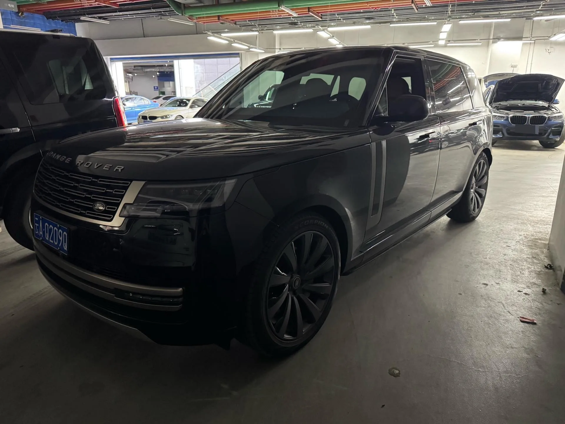 2025 Land Rover Range Rover (Imported) 48V 3.0T L6 400PS Extended Wheelbase Automatic