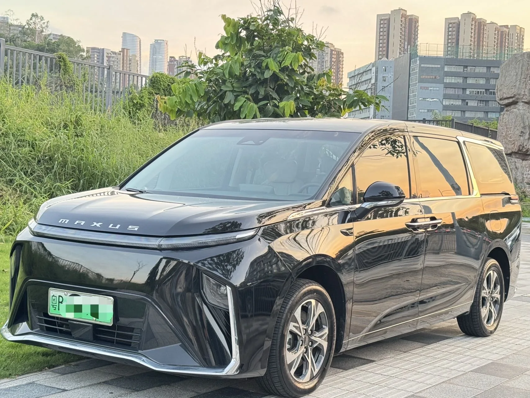 SAIC MAXUS MIFA 9 2022 Oasis 7-Seater Edition