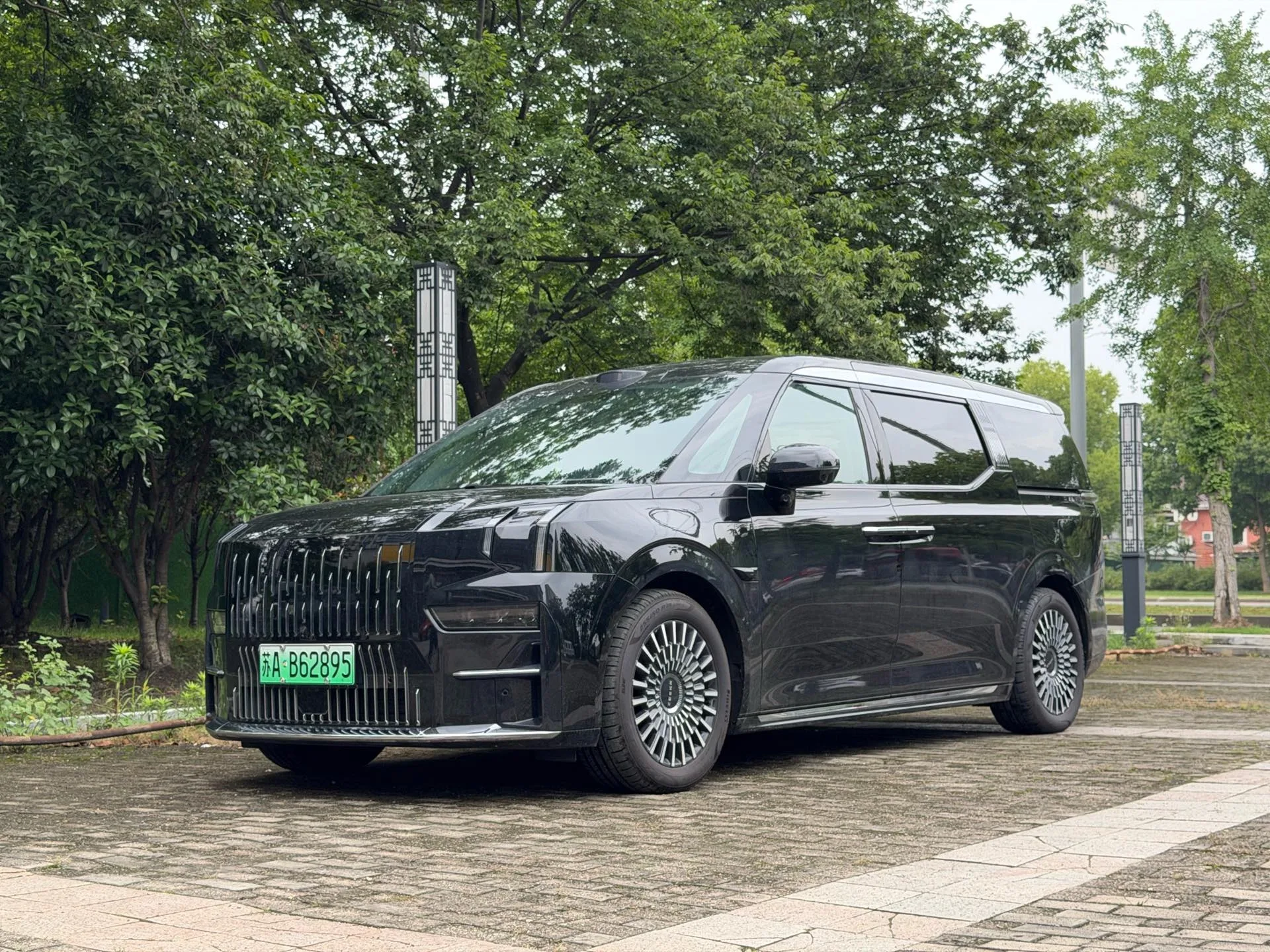 2024 Jike 009 Six-Seat Executive Edition AWD 108kWh Automatic