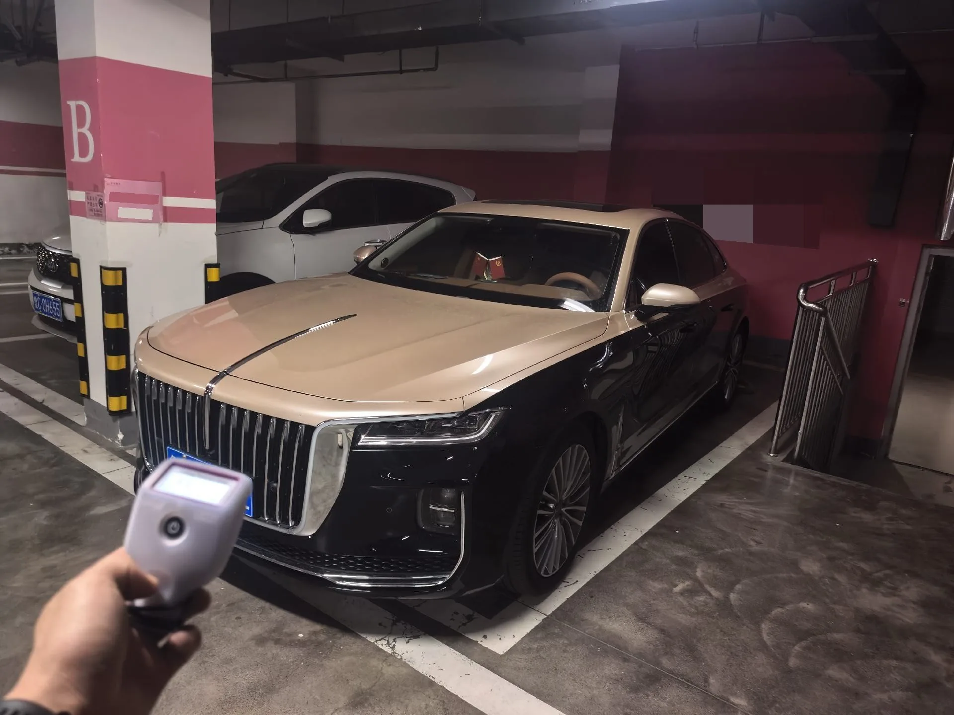 Hongqi H9 2022 2.0T Intelligent Flagship Edition