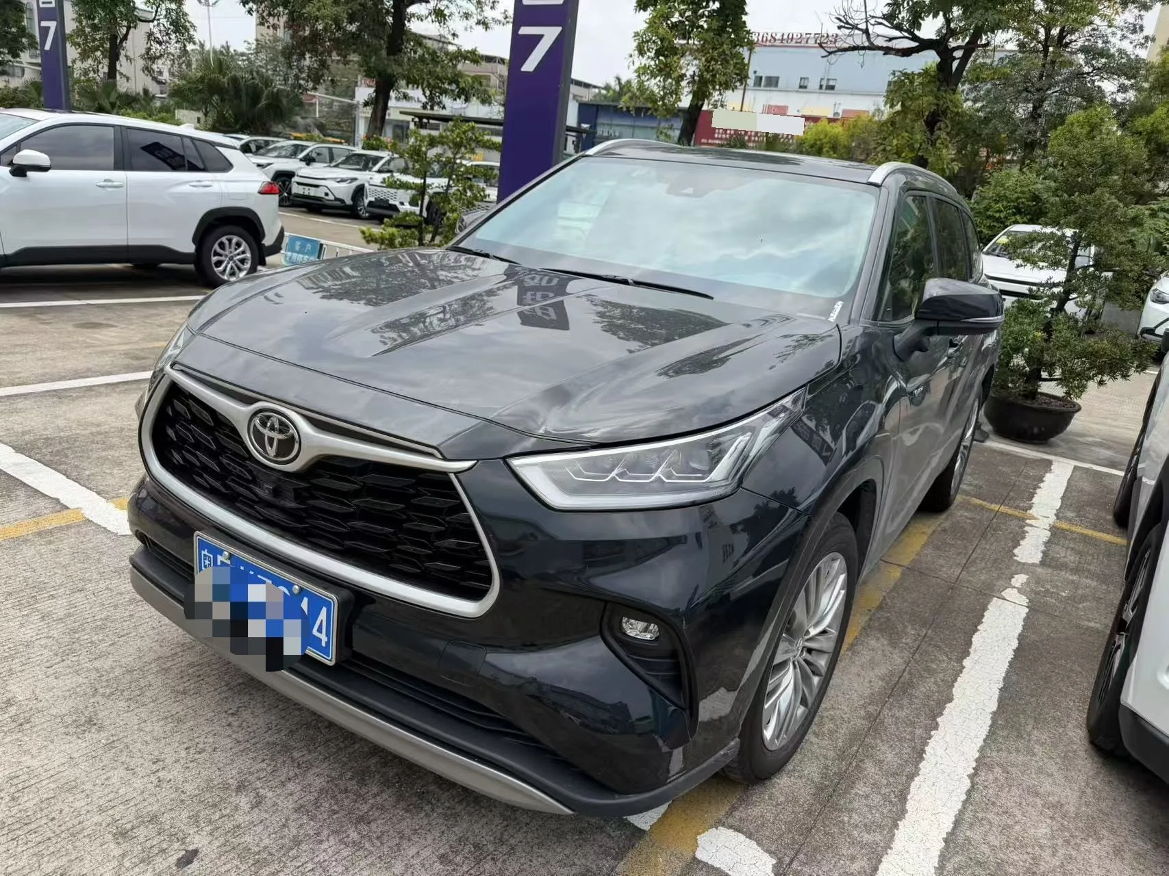 Toyota 2024 Highlander Hybrid 2.5L CVT Intelligent Electric Hybrid AWD Premium Edition 7-seater Automatic Transmission