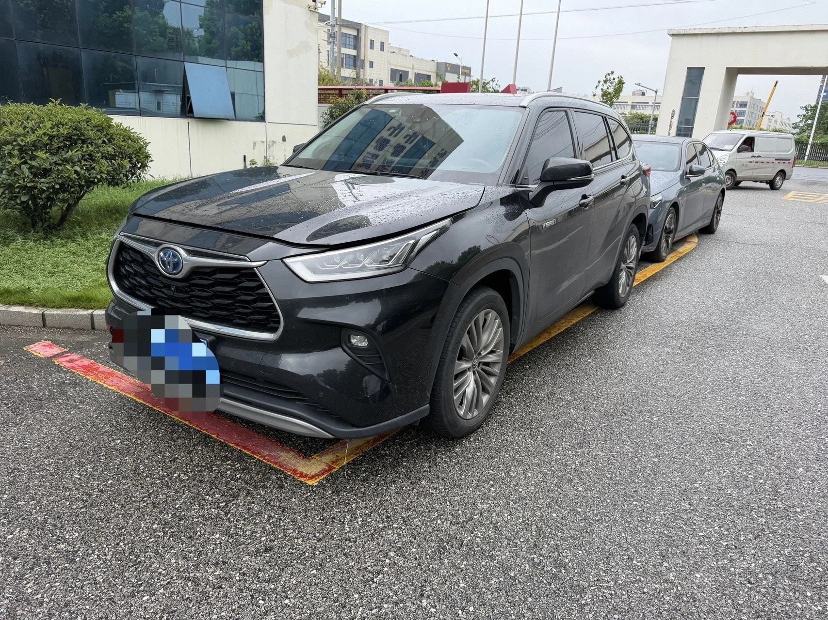 Toyota 2023 Highlander Hybrid 2.5L CVT Intelligent Electric Hybrid AWD Premium Edition 7-seater Automatic Transmission