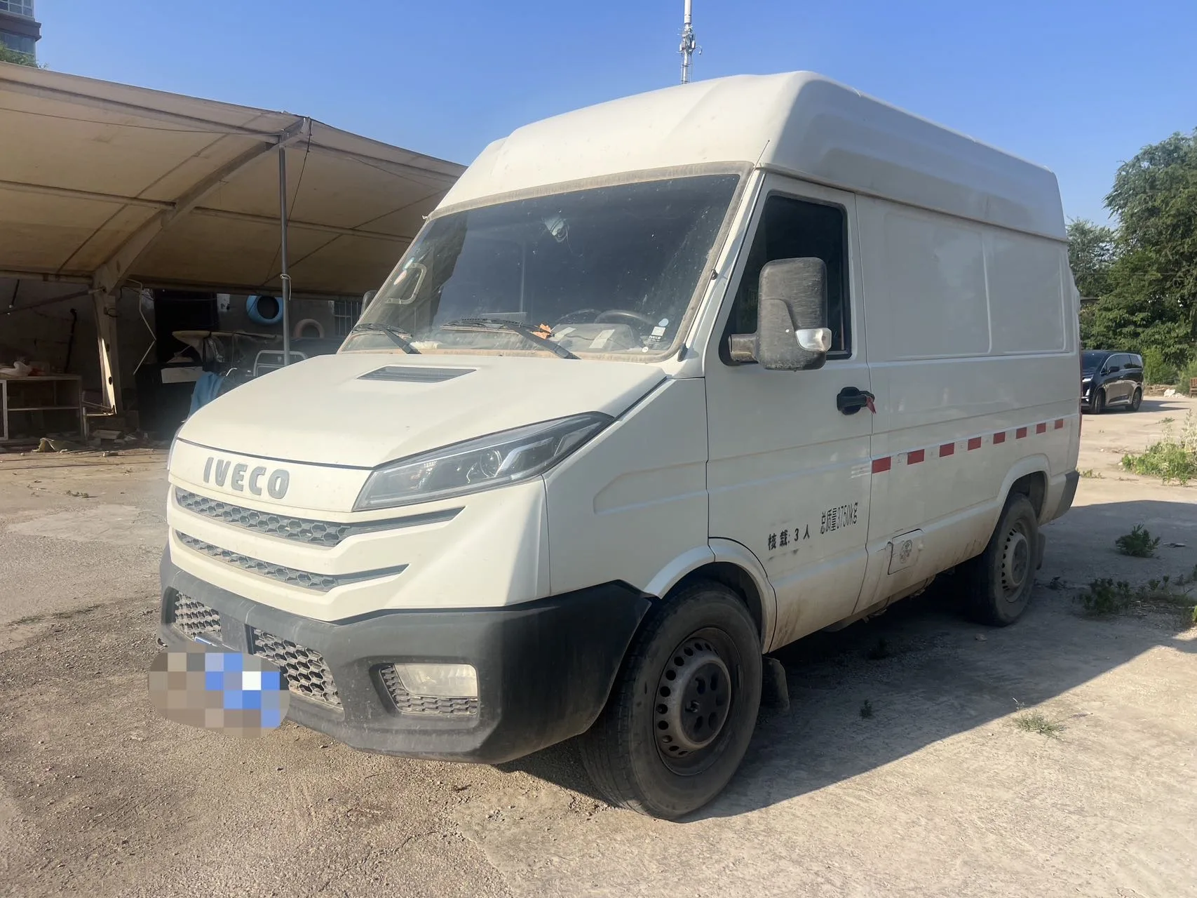 Iveco 2023 Deity 2.8T V35 Van (Short Wheelbase, Mid-Roof, Single Tire, Side Sliding Door, 2-3 Seats, Manual Transmission)