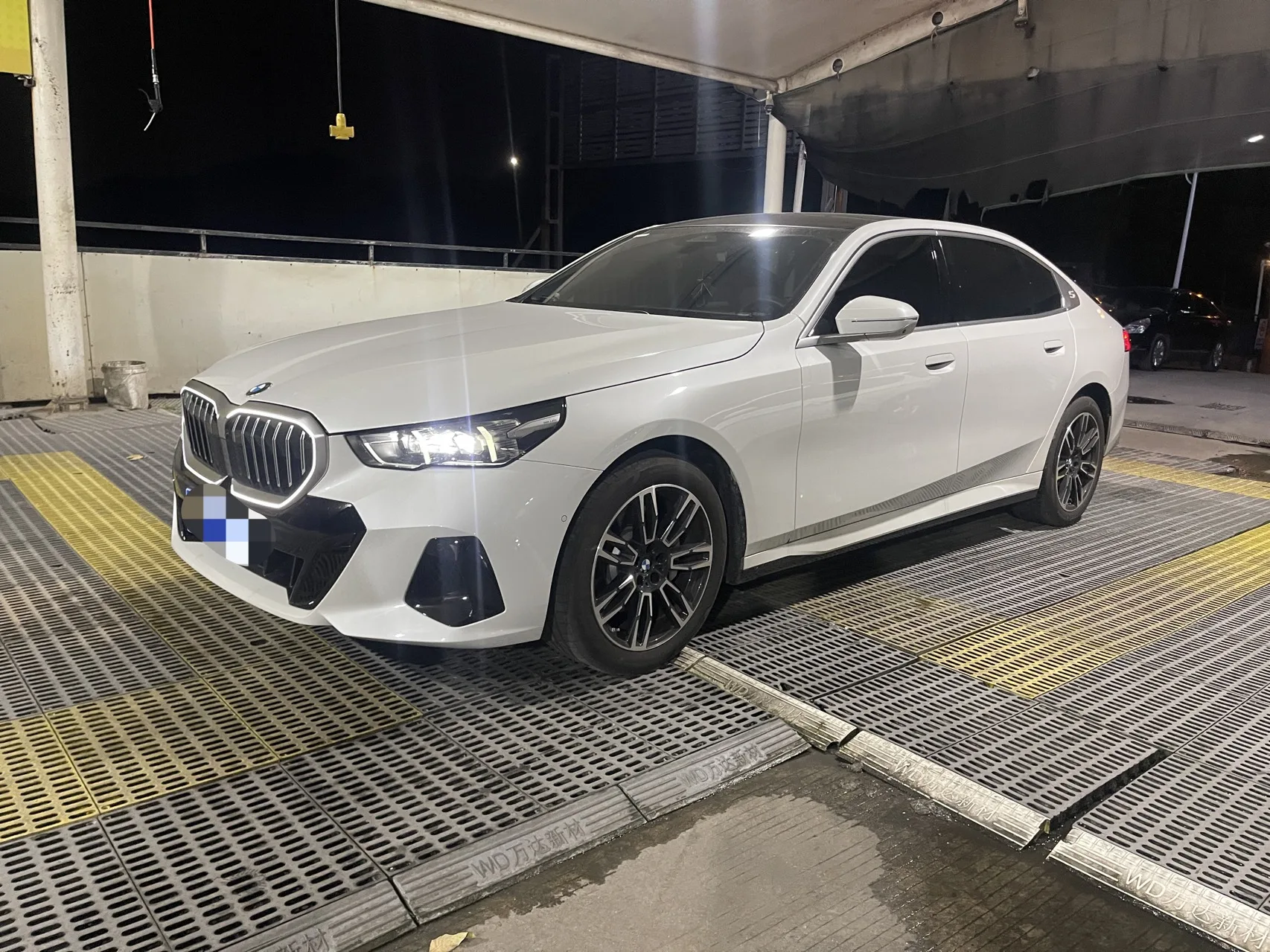 2026 BMW 5 Series 530Li 48V 2.0T Leading M Sport Package Automatic