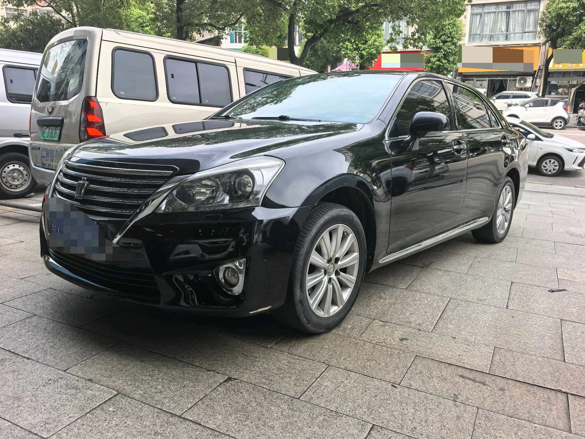 Crown 2012 2.5L Royal Navigation Edition